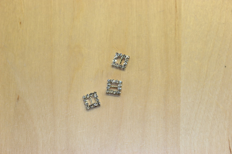 AL-501618730221318-003    Minischnalle Strass qua